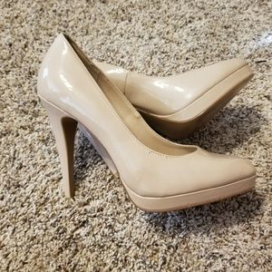 Elle nude heels